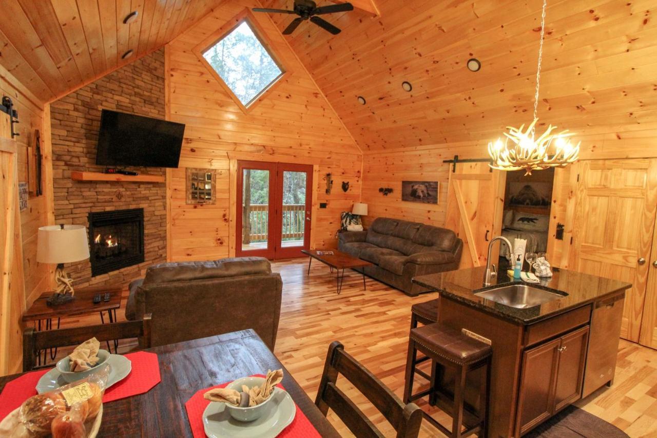 210 Cubs In The Treetops - Luxurious Cabin In Гатлинбург Экстерьер фото