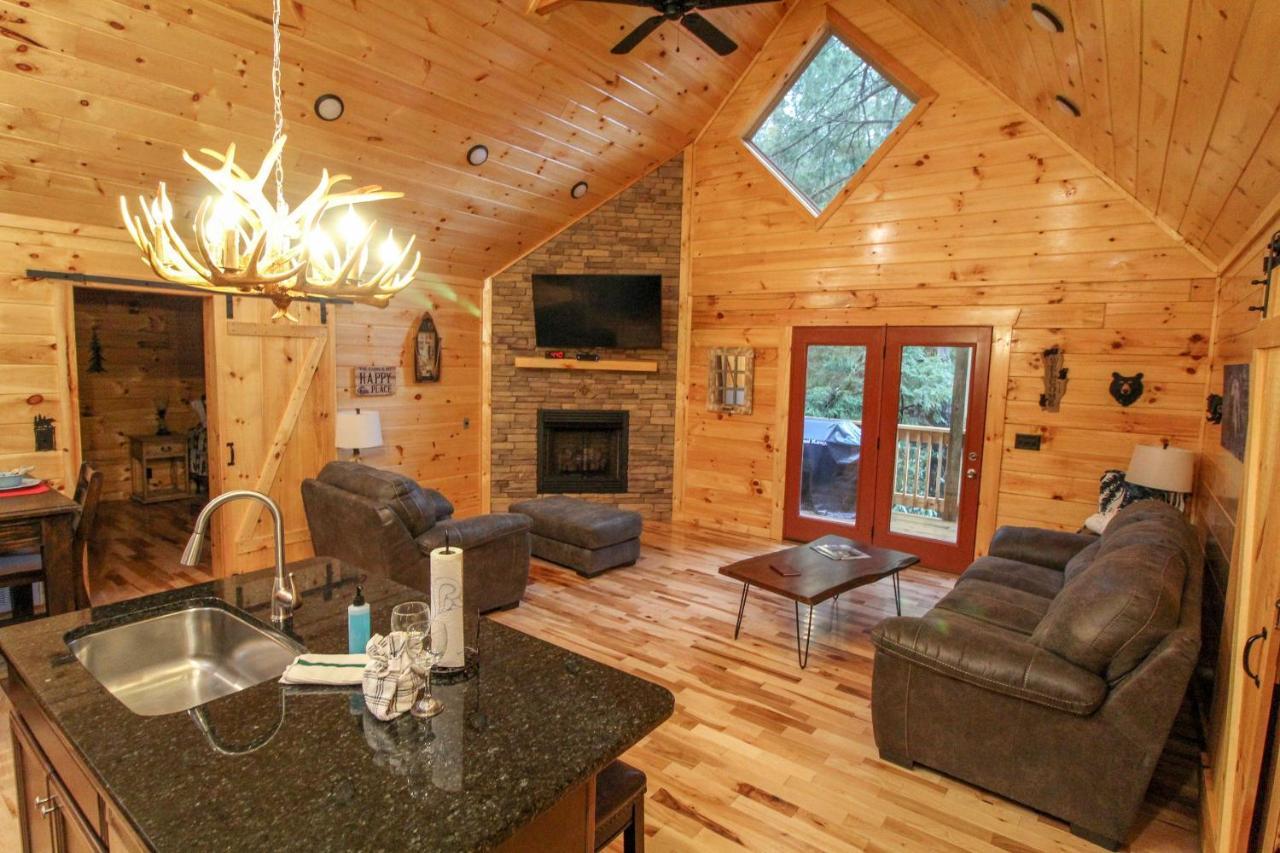 210 Cubs In The Treetops - Luxurious Cabin In Гатлинбург Экстерьер фото